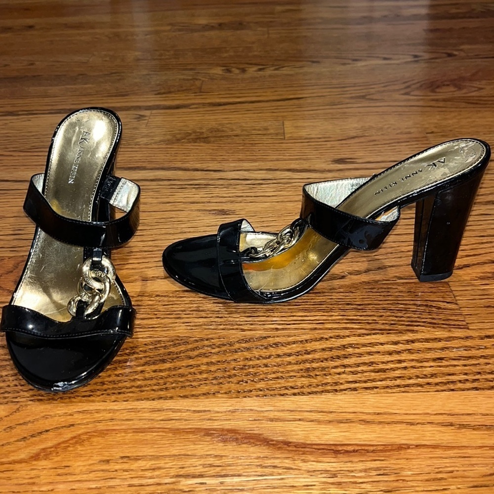 AK Anne Klein Woman’s Black and Gold Heels Size 9.5